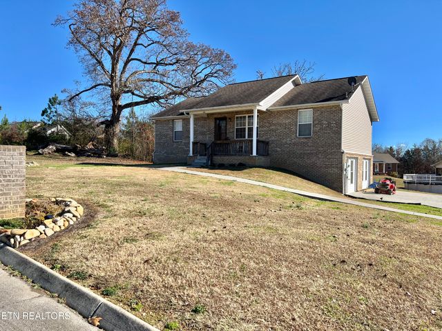 845 Quiet Oaks Way, Dandridge, TN 37725