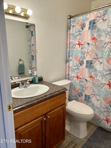 845 Quiet Oaks Way, Dandridge, TN 37725