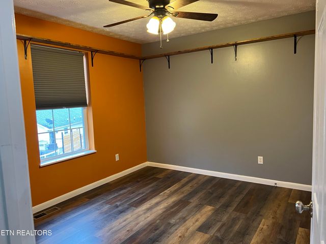 845 Quiet Oaks Way, Dandridge, TN 37725