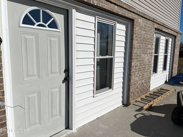 845 Quiet Oaks Way, Dandridge, TN 37725