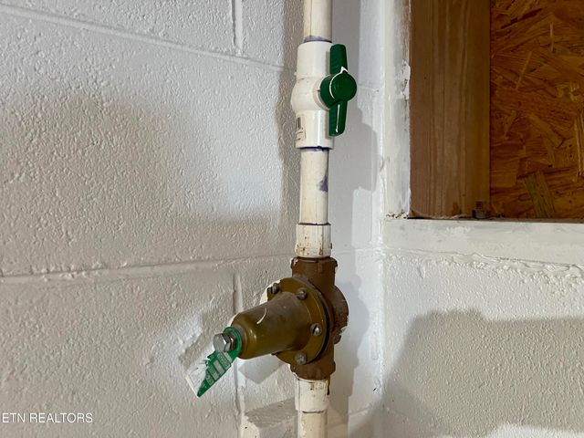 845 Quiet Oaks Way, Dandridge, TN 37725