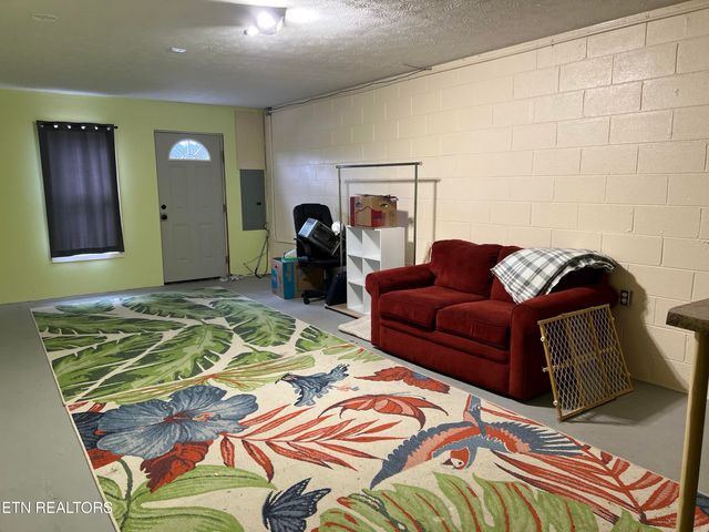 845 Quiet Oaks Way, Dandridge, TN 37725