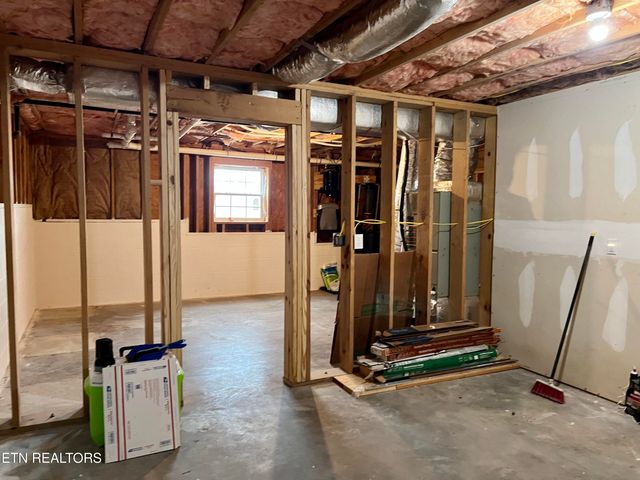 845 Quiet Oaks Way, Dandridge, TN 37725