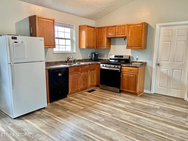 845 Quiet Oaks Way, Dandridge, TN 37725