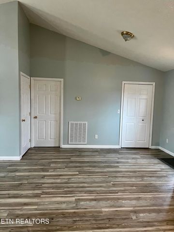 845 Quiet Oaks Way, Dandridge, TN 37725