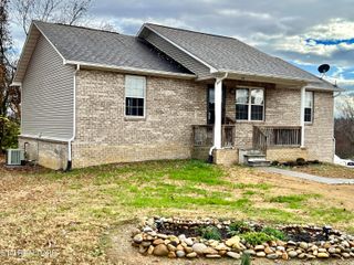 845 Quiet Oaks Way, Dandridge, TN 37725