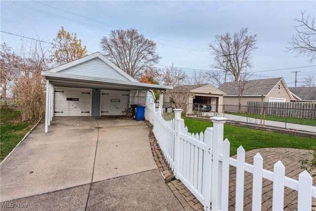 17114 Laverne Avenue, Cleveland, OH 44135