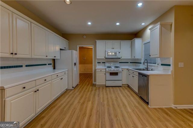 1429 Oglethorpe Drive, Suwanee, GA 30024
