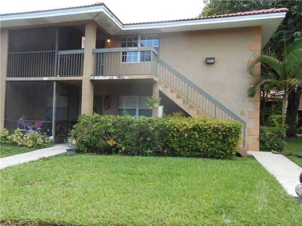 767 NW 104th Avenue 203, Pembroke Pines, FL 33026