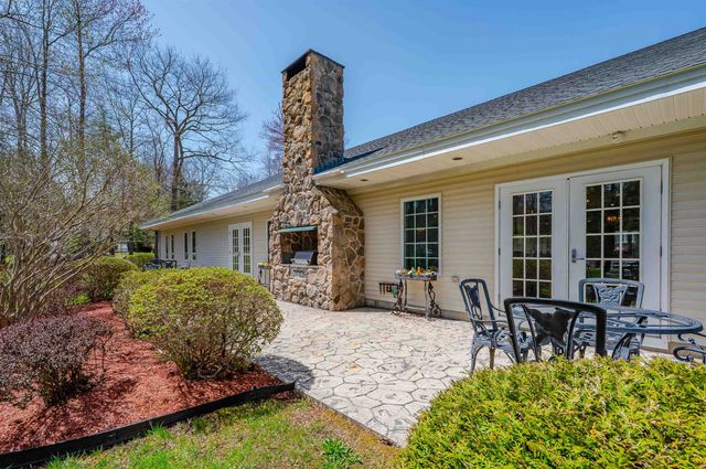 10 York Court, Rochester, NH 03868