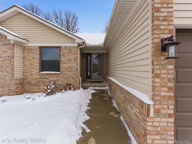 53152 Cripple Creek Drive, Chesterfield Township, MI 48047