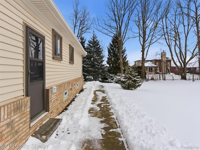 53152 Cripple Creek Drive, Chesterfield Township, MI 48047