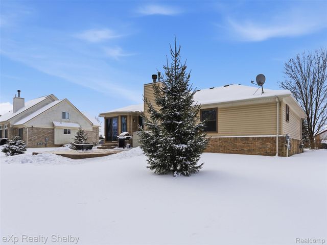 53152 Cripple Creek Drive, Chesterfield Township, MI 48047