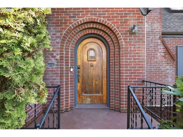 123 W 38TH St, Vancouver, WA 98660