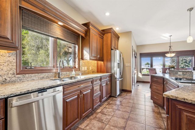 1001 Indigo St, Grundy Center, IA 50638