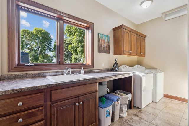1001 Indigo St, Grundy Center, IA 50638