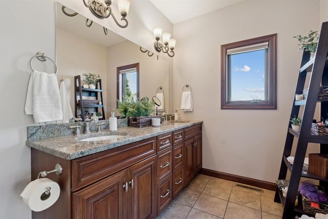 1001 Indigo St, Grundy Center, IA 50638