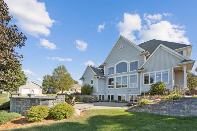 1001 Indigo St, Grundy Center, IA 50638