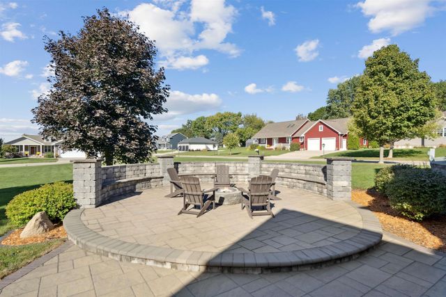 1001 Indigo St, Grundy Center, IA 50638