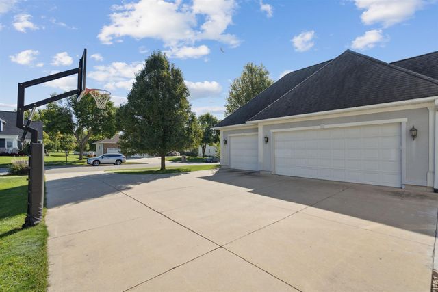 1001 Indigo St, Grundy Center, IA 50638