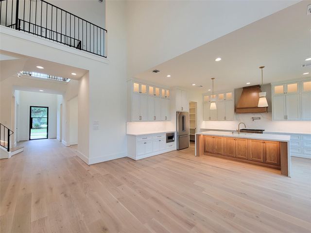 1922 Norcrest Dr Drive, Houston, TX 77055