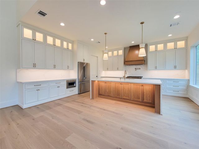 1922 Norcrest Dr Drive, Houston, TX 77055