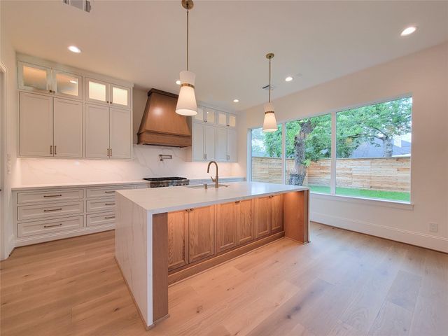 1922 Norcrest Dr Drive, Houston, TX 77055