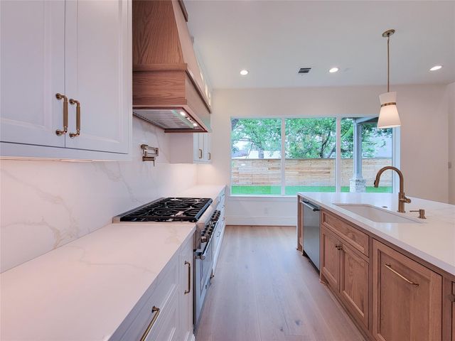 1922 Norcrest Dr Drive, Houston, TX 77055