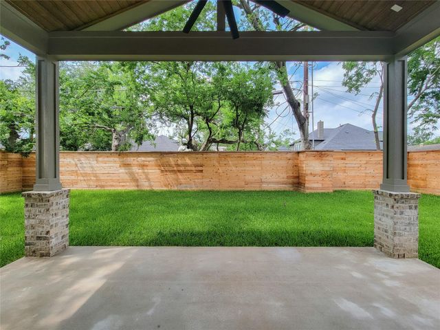 1922 Norcrest Dr Drive, Houston, TX 77055