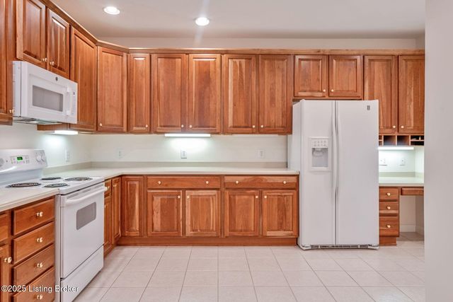 404 McKirkland Pl, Louisville, KY 40245