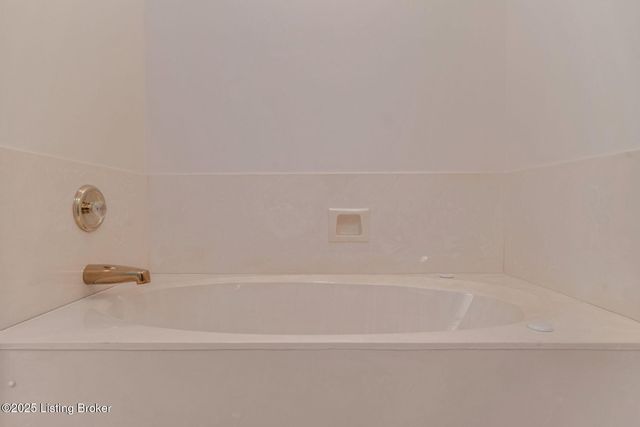 404 McKirkland Pl, Louisville, KY 40245