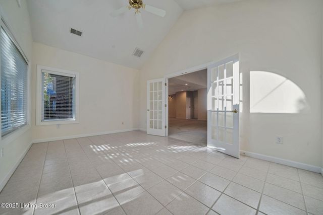 404 McKirkland Pl, Louisville, KY 40245