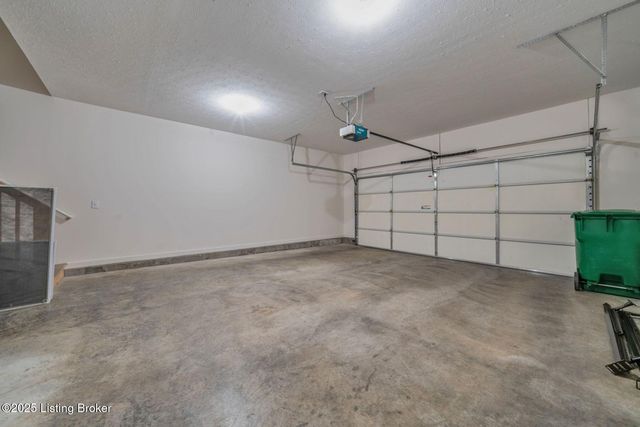 404 McKirkland Pl, Louisville, KY 40245