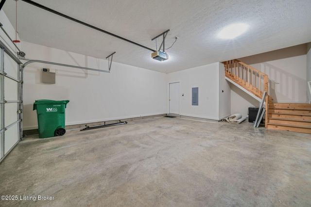 404 McKirkland Pl, Louisville, KY 40245