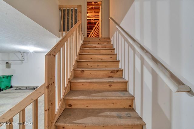 404 McKirkland Pl, Louisville, KY 40245