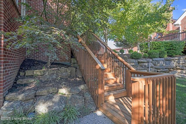 404 McKirkland Pl, Louisville, KY 40245