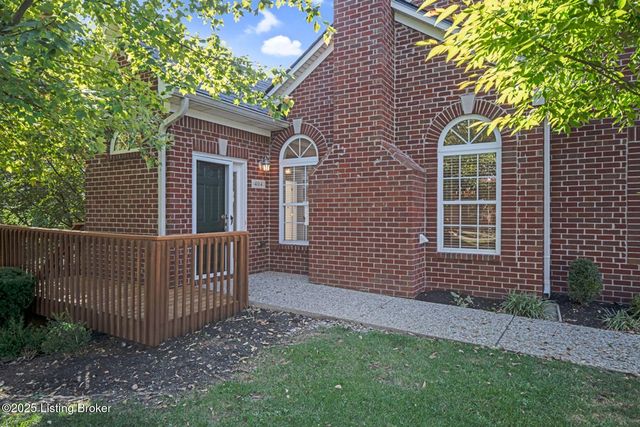 404 McKirkland Pl, Louisville, KY 40245