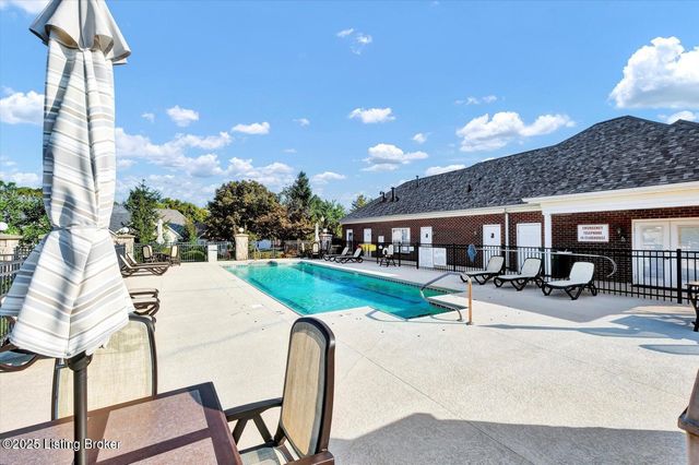 404 McKirkland Pl, Louisville, KY 40245