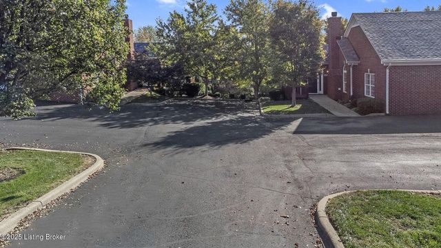 404 McKirkland Pl, Louisville, KY 40245