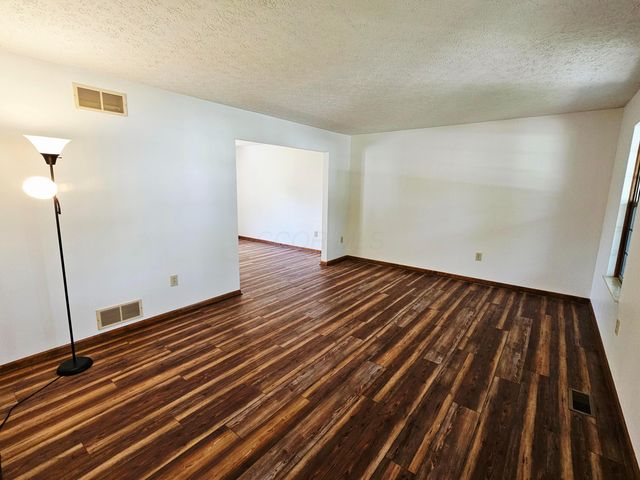 5560 Forest Glen Drive, Grove City, OH 43123