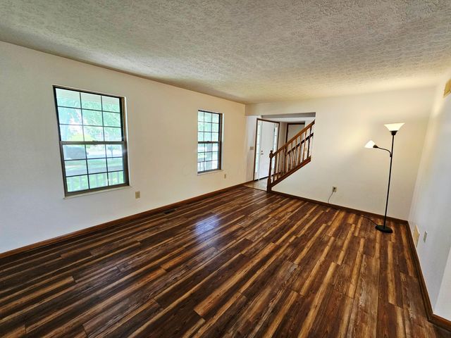 5560 Forest Glen Drive, Grove City, OH 43123
