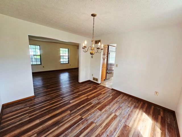 5560 Forest Glen Drive, Grove City, OH 43123