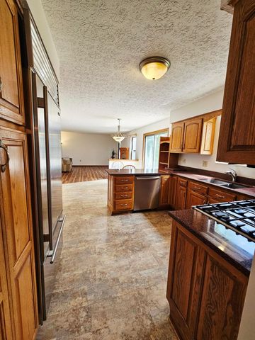 5560 Forest Glen Drive, Grove City, OH 43123