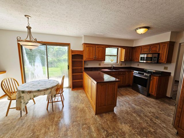 5560 Forest Glen Drive, Grove City, OH 43123