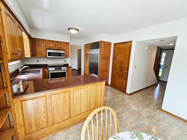5560 Forest Glen Drive, Grove City, OH 43123
