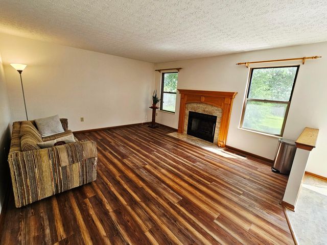 5560 Forest Glen Drive, Grove City, OH 43123