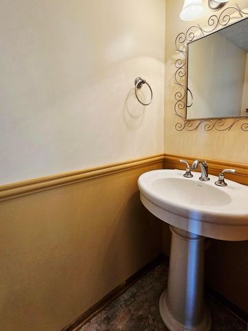 5560 Forest Glen Drive, Grove City, OH 43123