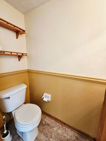5560 Forest Glen Drive, Grove City, OH 43123