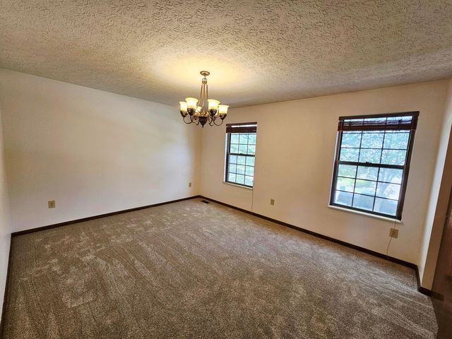 5560 Forest Glen Drive, Grove City, OH 43123