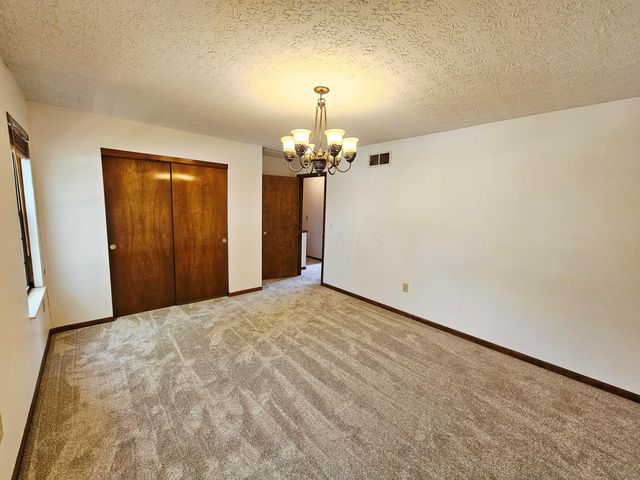 5560 Forest Glen Drive, Grove City, OH 43123